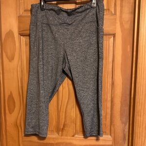 Women’s Plus Avia Capri Legging  Gray Marble Size XXL (20) Like New